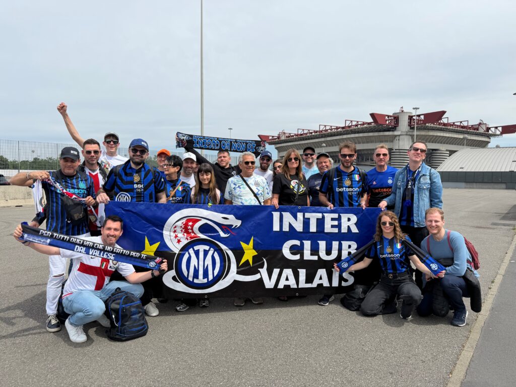 La banderole Inter Club Valais sous le ciel milanais.